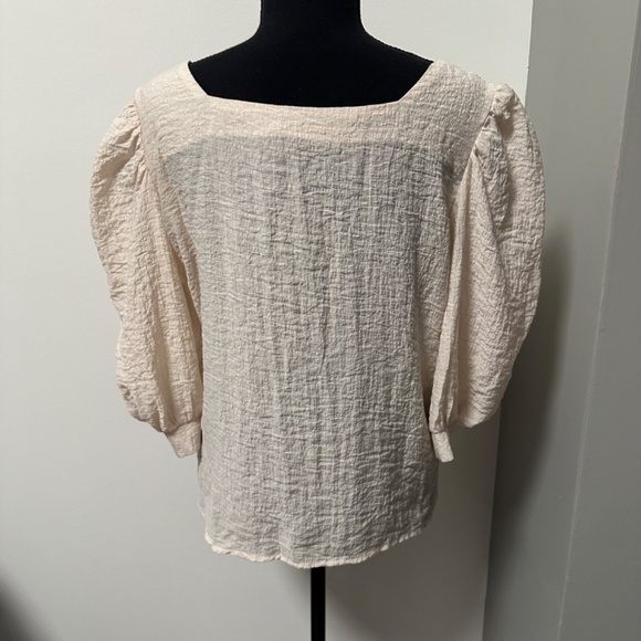 *NASTY GAL* Ivory Asymmetrical Button Down Blouse Size 8 - Picture 4 of 7